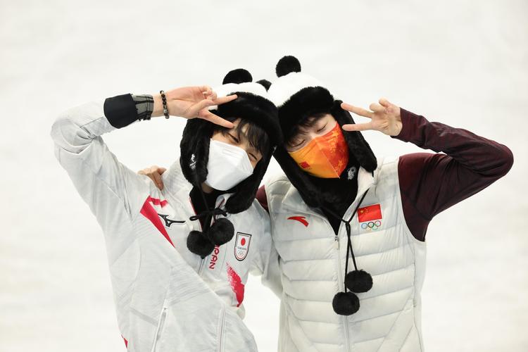 羽生结弦金博洋合影高清图来了!粉丝直呼太有爱