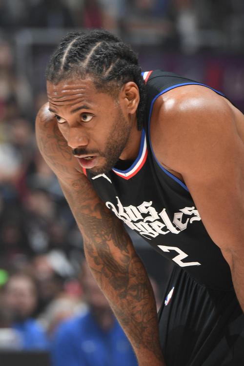 莱昂纳德复出影响如何？(球迷关注球队战绩变化分析)