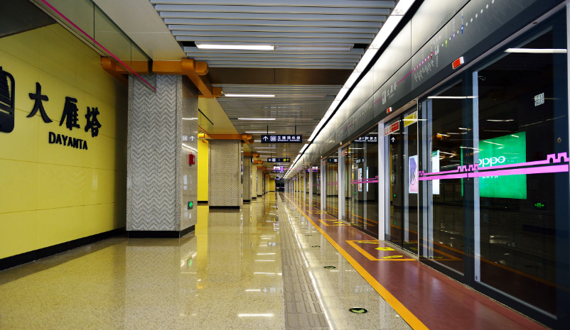 西安地铁保安女子谁对谁错？(争议点深层剖析全解答)