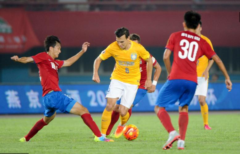 如何看苏宁vs建业首发(新手球迷入门攻略)