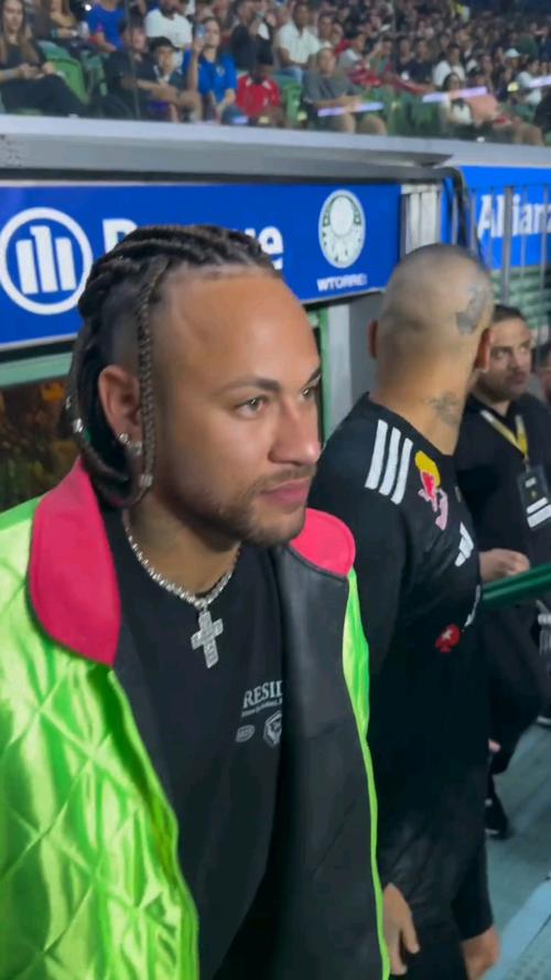 想get内马尔新发型同款？3步解锁明星造型技巧！