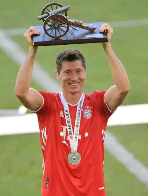 莱万9分钟5球视频历史真相？揭秘那次传奇进球纪录！