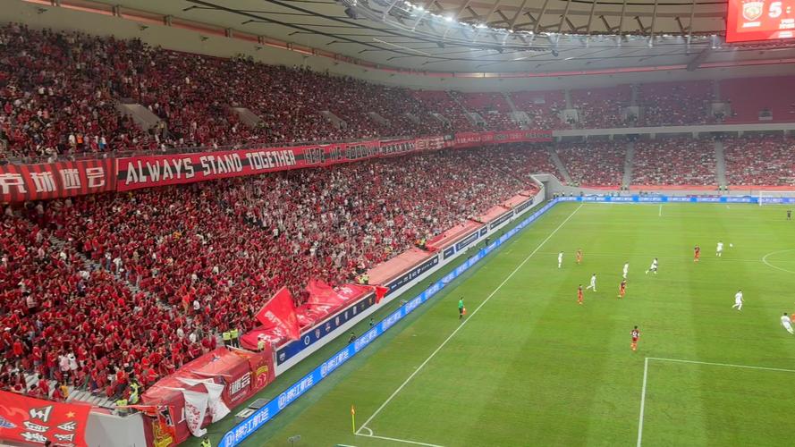 去哪里找足球场照片？推荐这3个地点拍出氛围感！