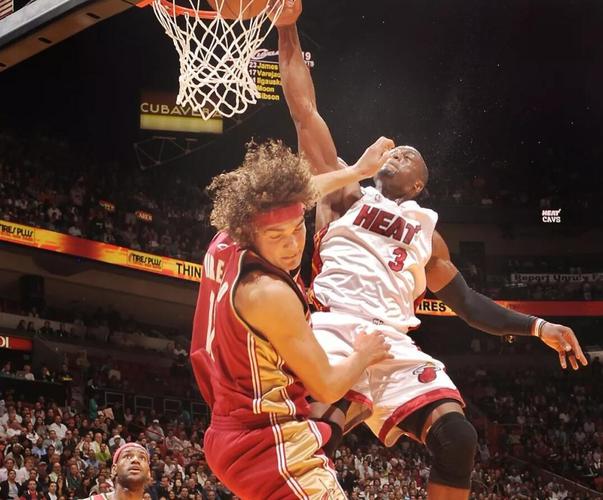 韦德隔扣帕金斯背景故事？回顾热火经典战役时刻