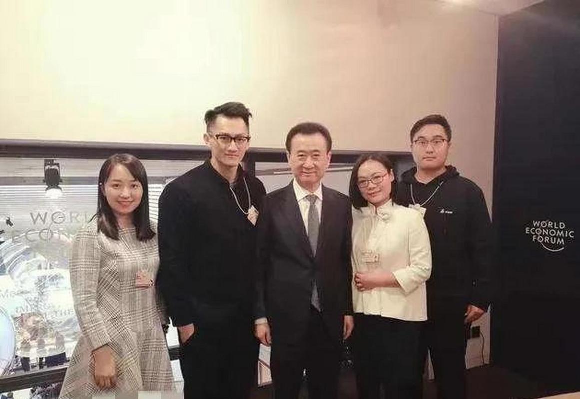 马化腾王健林逛街事件怎么看？轻松读懂大佬互动故事！