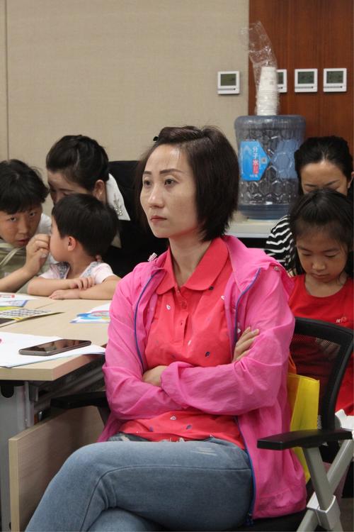 8岁女孩短道夺冠如何影响家庭?(家长必看教育经验)