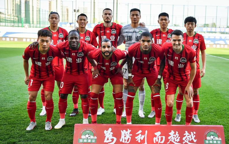 如何看苏宁vs建业首发(新手球迷入门攻略)