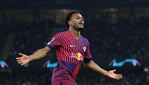 如何成就曼城3-2逆转夺冠？(战术秘诀大揭秘)