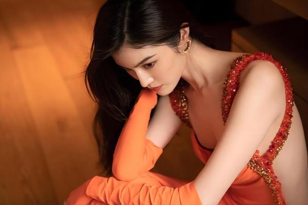 陈伟霆何穗疑恋情曝光后首现身 同场互动藏玄机