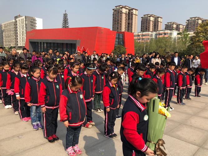 默哀照片如何拍得端庄？得体姿势三要点教学