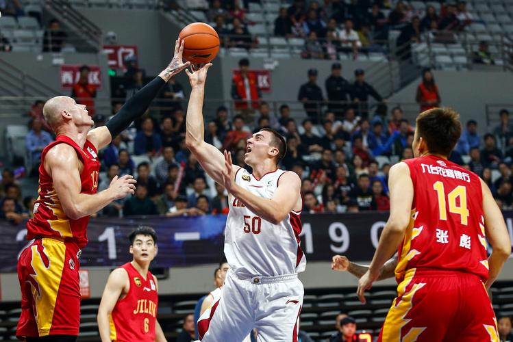 泰勒汉斯布鲁有哪些关键荣誉？盘点这位球星的冠军和数据亮点！