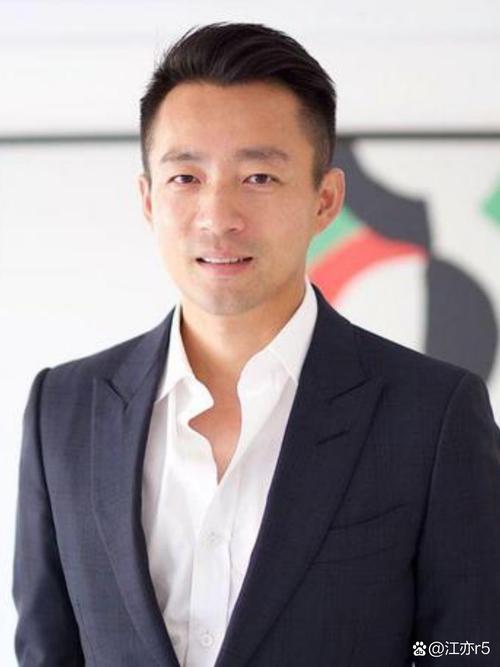 杨毅老婆的日常生活揭秘(看她如何平衡家庭与事业)