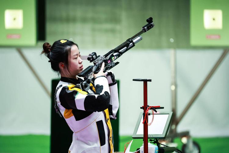 杨倩奥运首金怎么夺?1环绝杀射击女王夺冠全过程揭秘